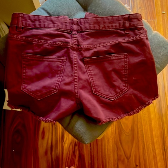 Woman’s shorts - Picture 2 of 2